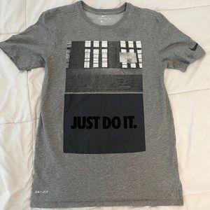 Mens Nike Shirt basketball tee size small gray S